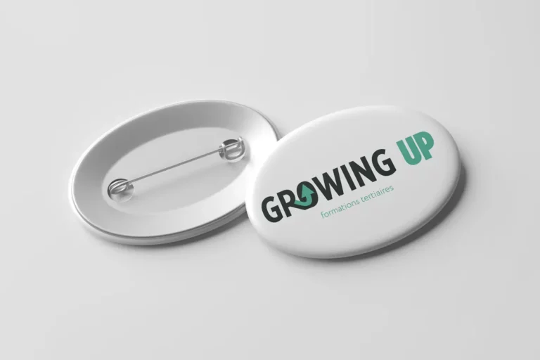 Pins avec le Logo Growing Up réalisées avec un mockup Photoshop.